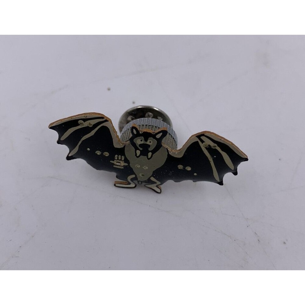 Vtg Light Up Blinking Flashing Bat Halloween Pin Battery Operated Magnetic Back